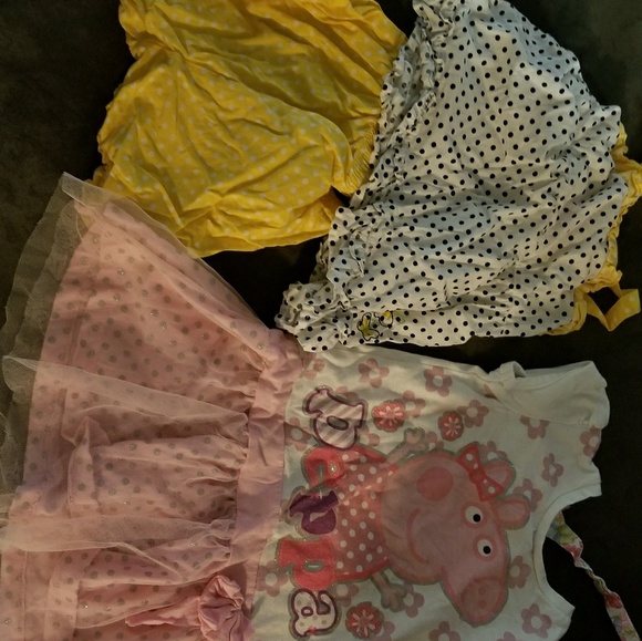 Clothes - Picture 4 of 4